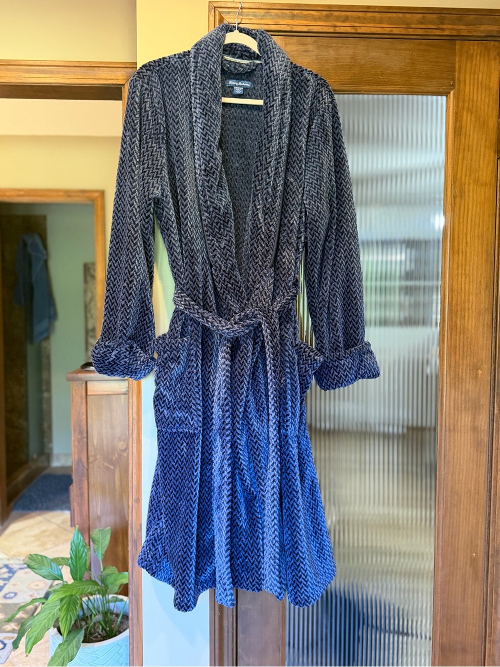 TOMMY BAHAMA MENS ROBE SIZE  S/M PERFECT CONDITION